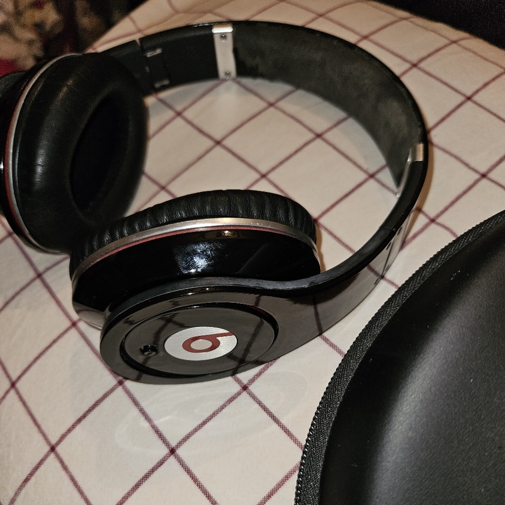 Beats - Picture 2 of 5